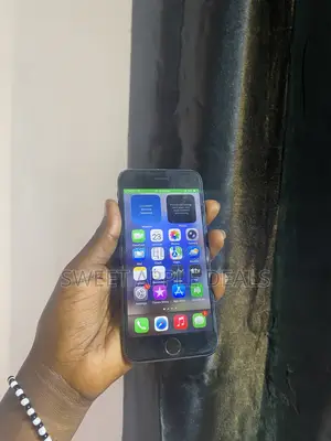 Apple iPhone SE (2022) 128 GB