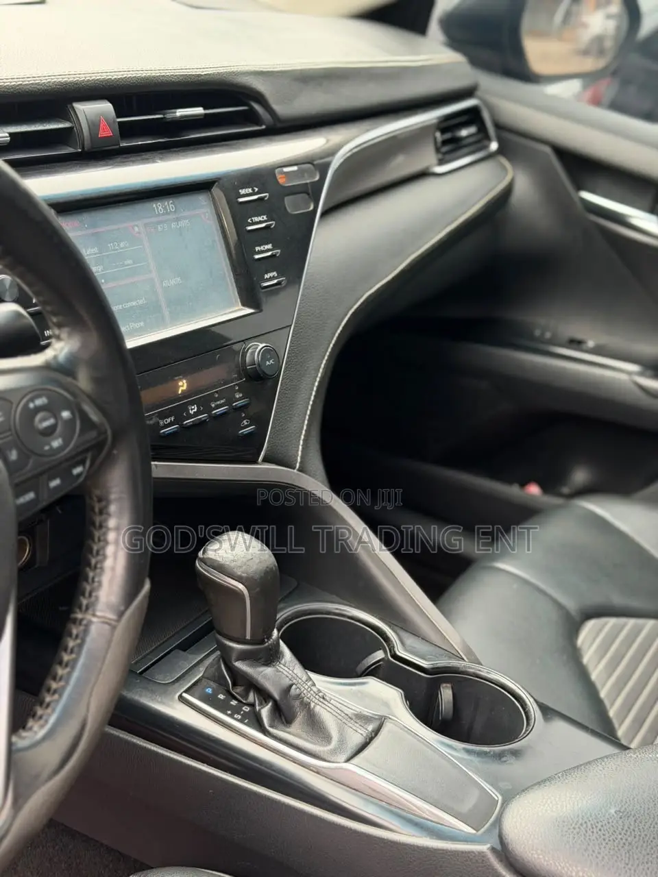 Toyota Camry SE FWD (2.5L 4cyl 8AM) 2018 Black