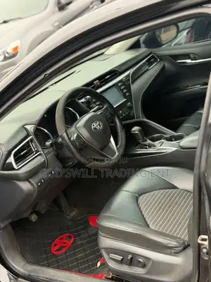 Toyota Camry SE FWD (2.5L 4cyl 8AM) 2018 Black