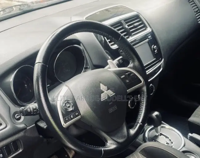 Mitsubishi Outlander SE 4dr SUV (2.4L 4cyl CVT) 2015 Black