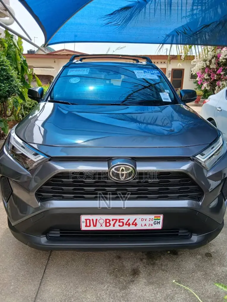 Toyota RAV4 XLE 2025 Gray