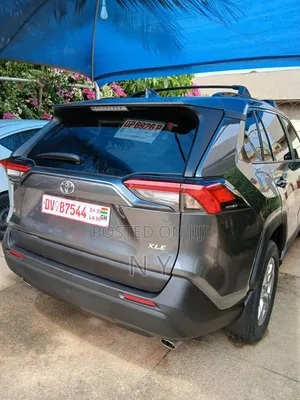 Toyota RAV4 XLE 2025 Gray