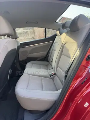Hyundai Elantra SE Sedan FWD (2.0L 4cyl 6M) 2017 Red