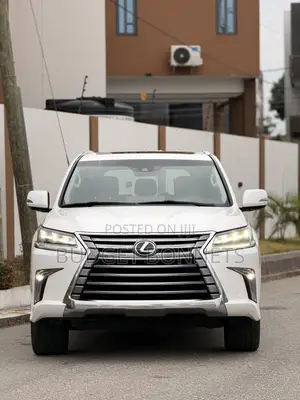Lexus LX 570 AWD 2017 White