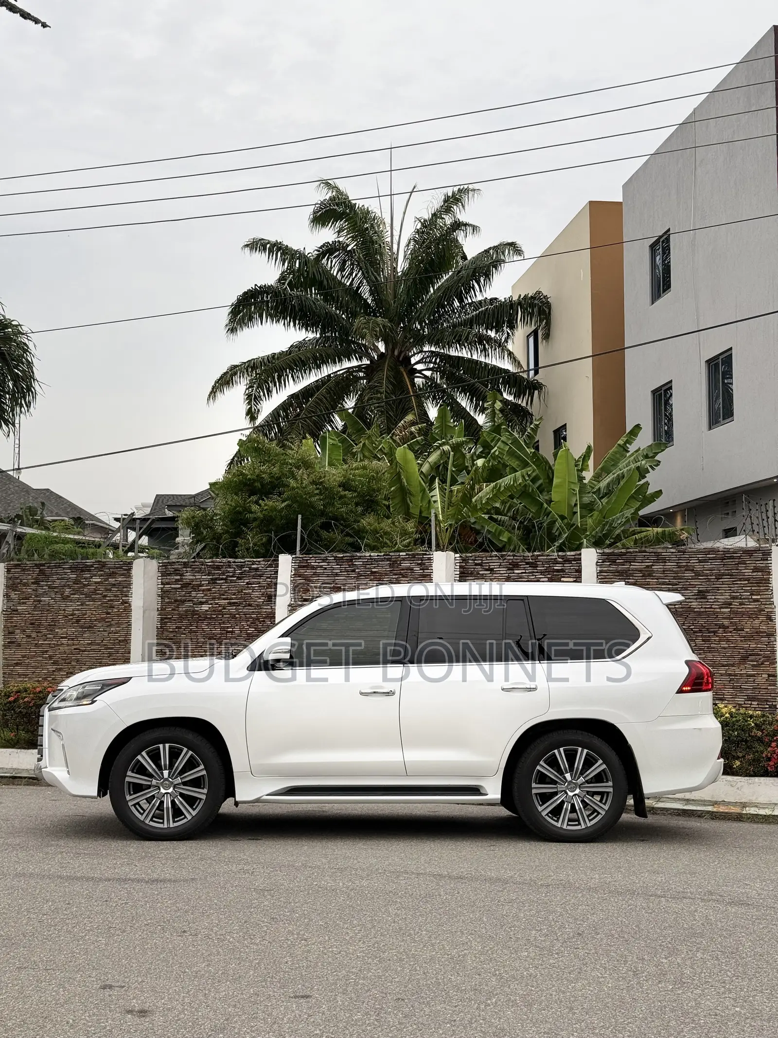 Lexus LX 570 AWD 2017 White