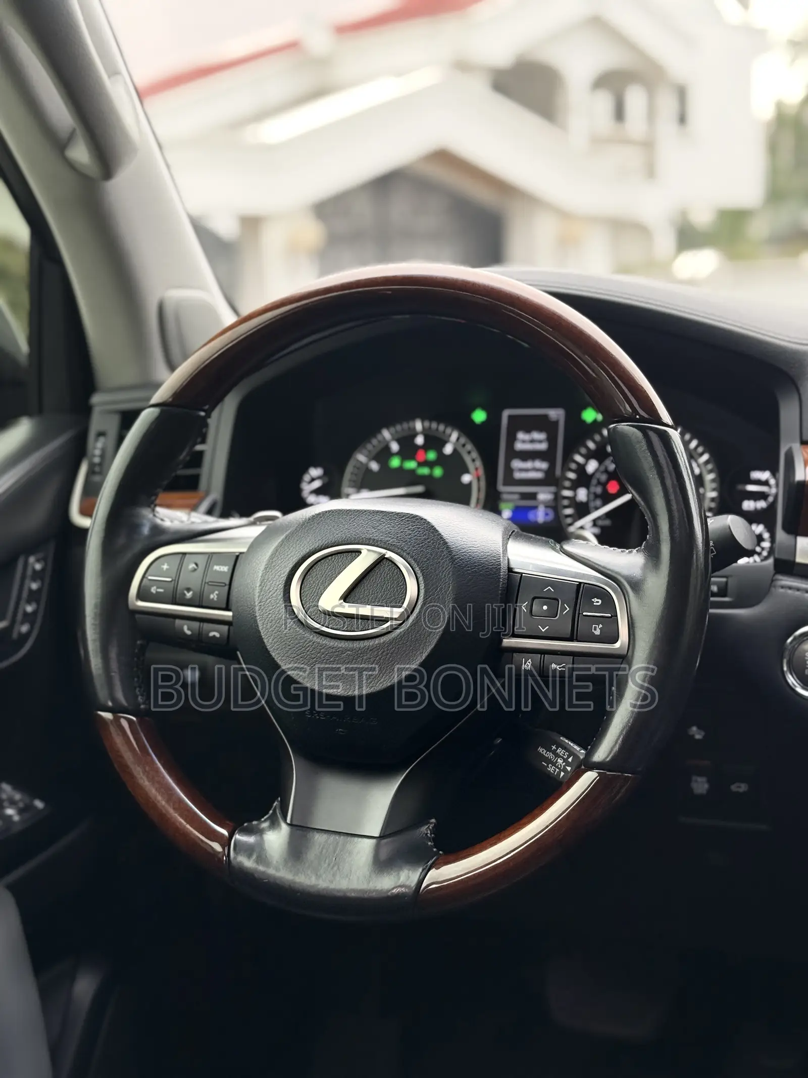 Lexus LX 570 AWD 2017 White