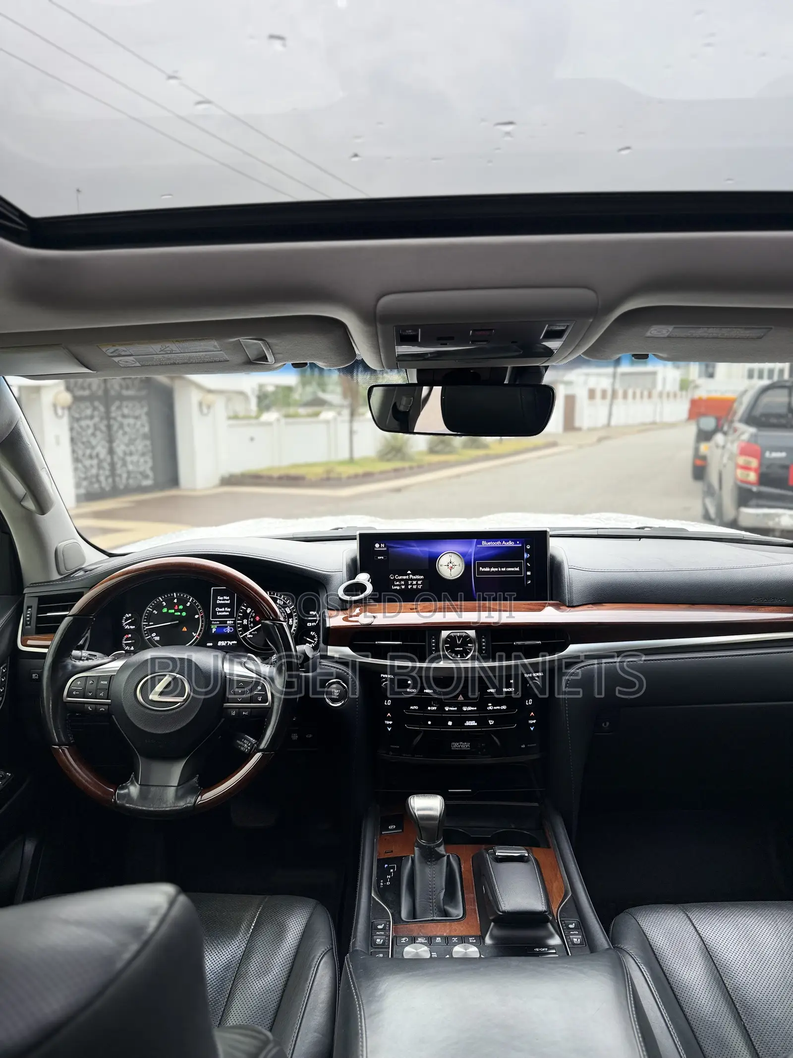 Lexus LX 570 AWD 2017 White