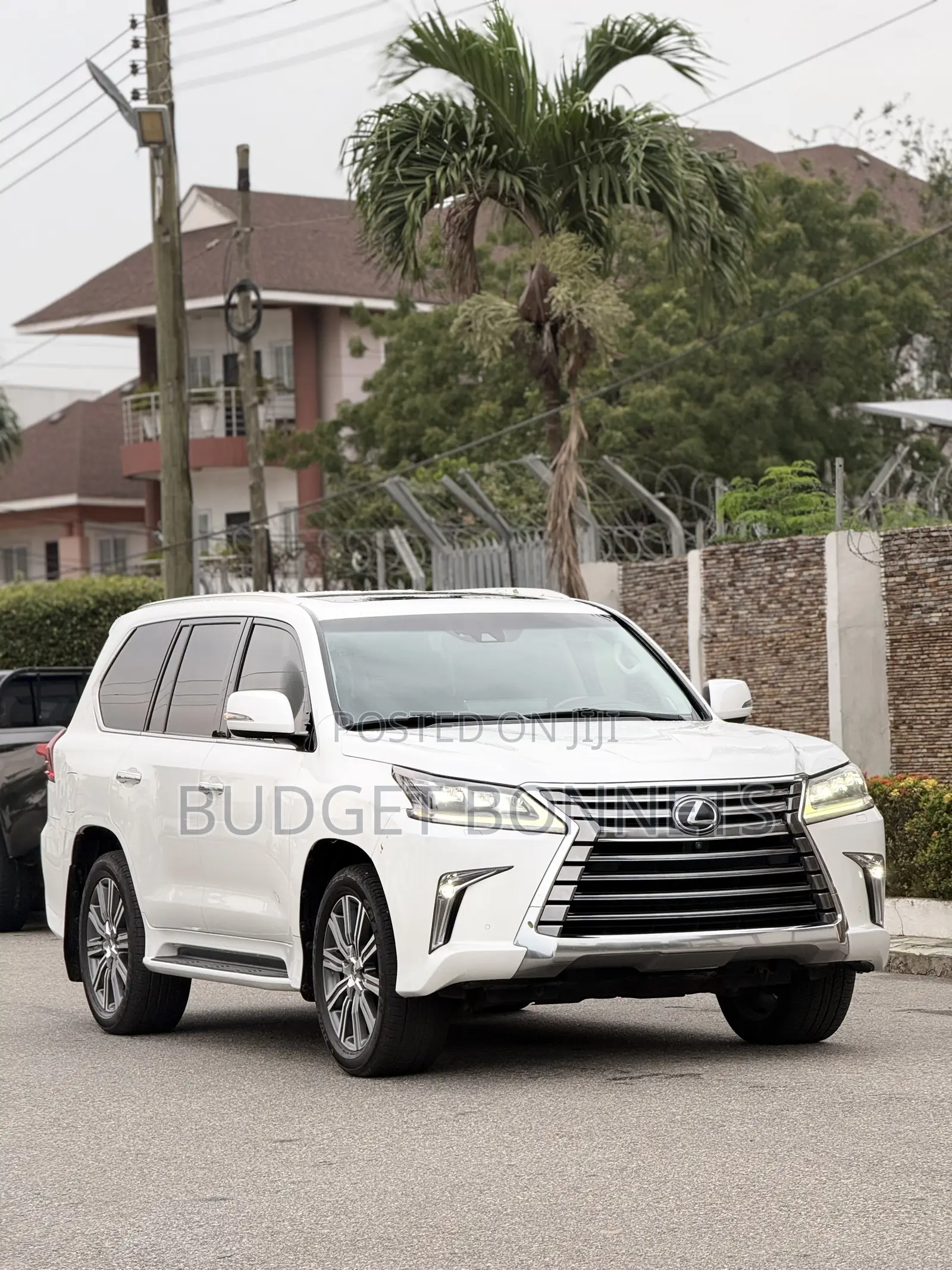 Lexus LX 570 AWD 2017 White