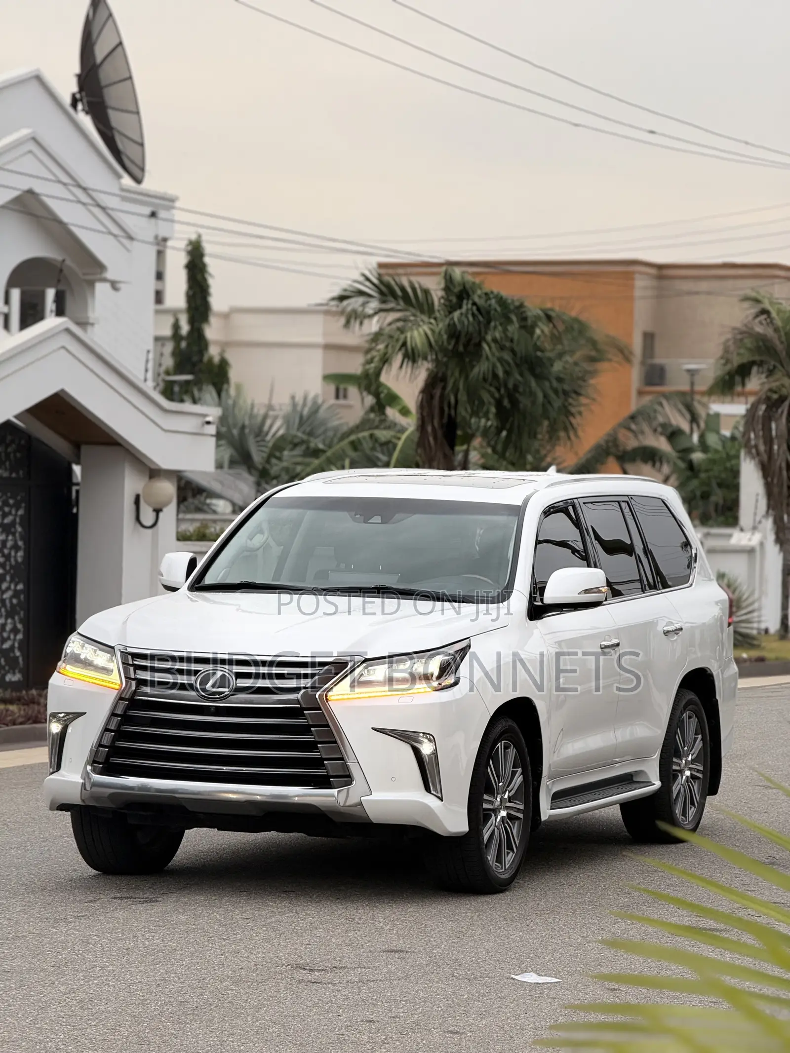 Lexus LX 570 AWD 2017 White