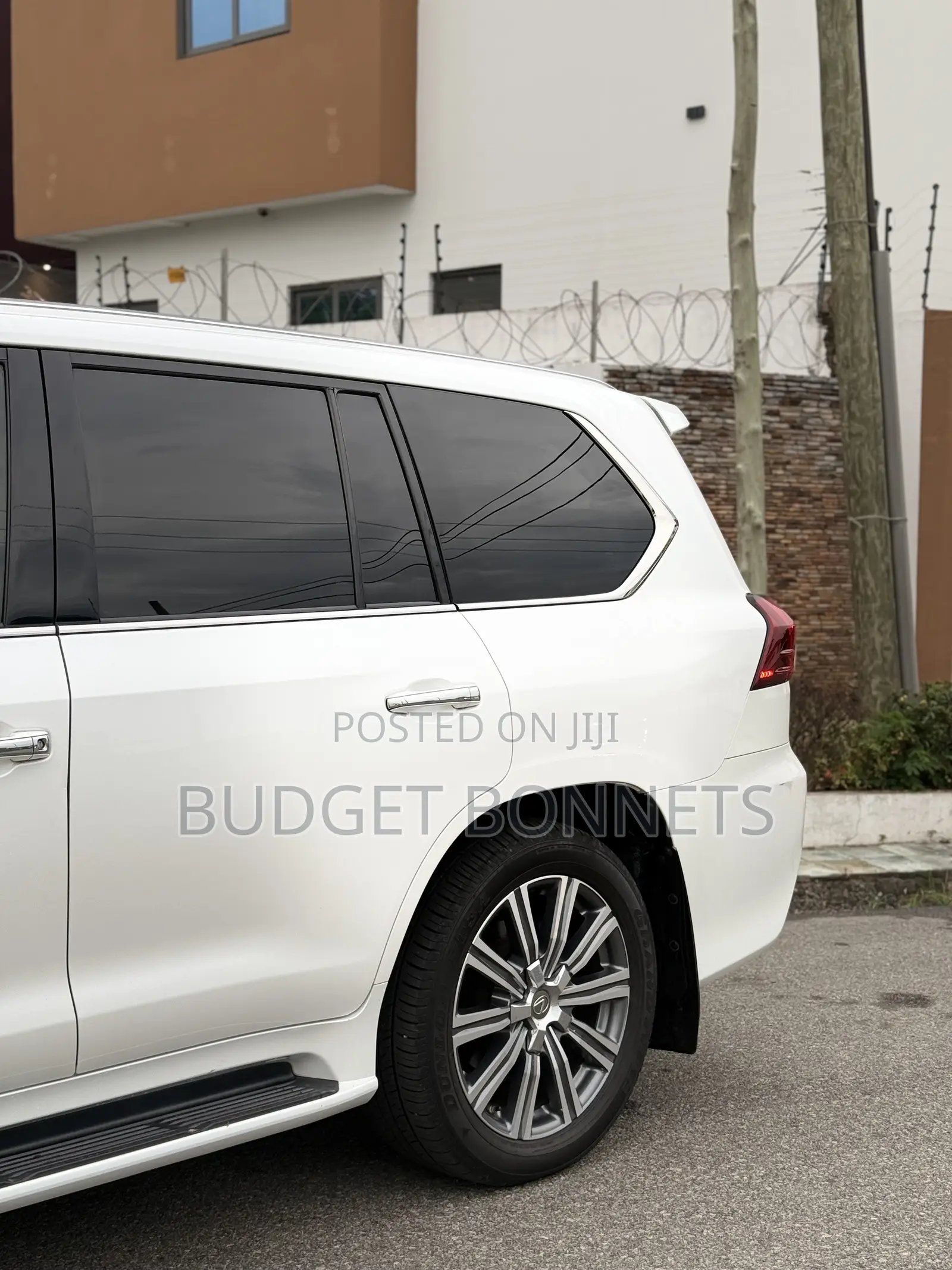 Lexus LX 570 AWD 2017 White