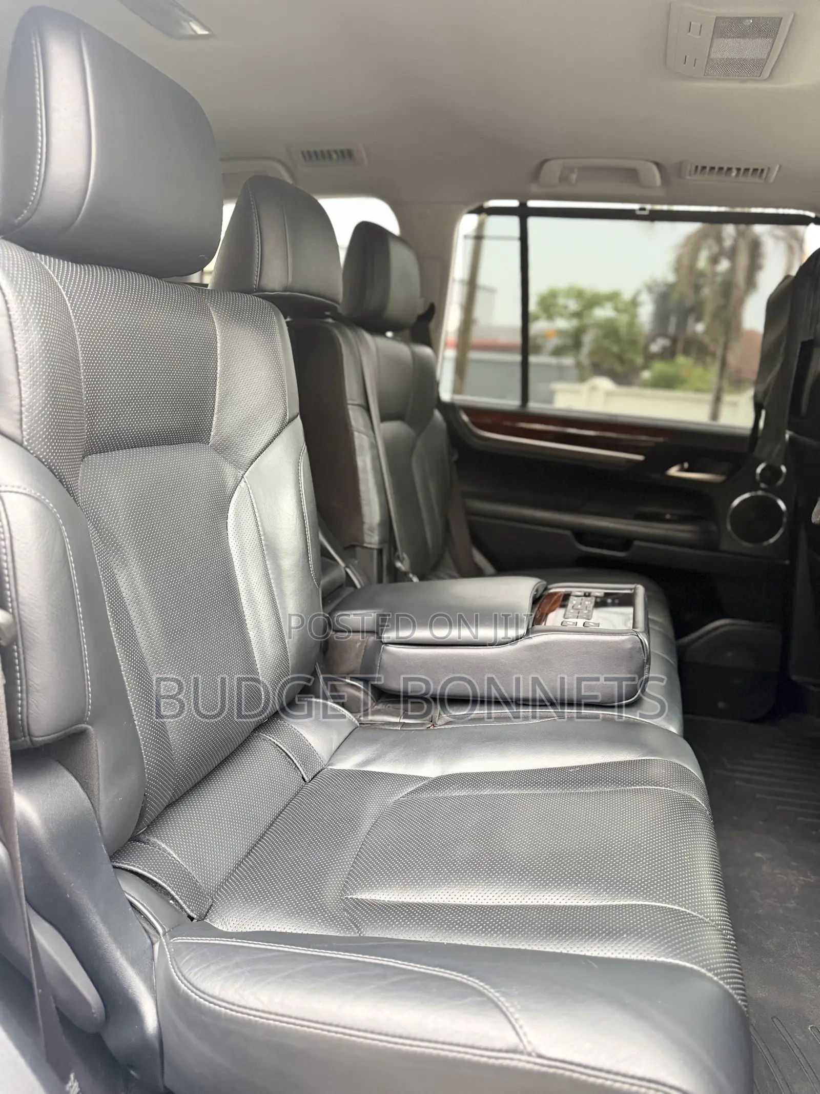 Lexus LX 570 AWD 2017 White