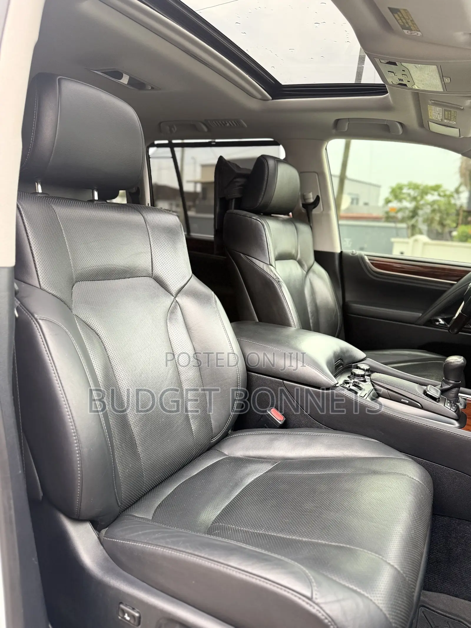 Lexus LX 570 AWD 2017 White