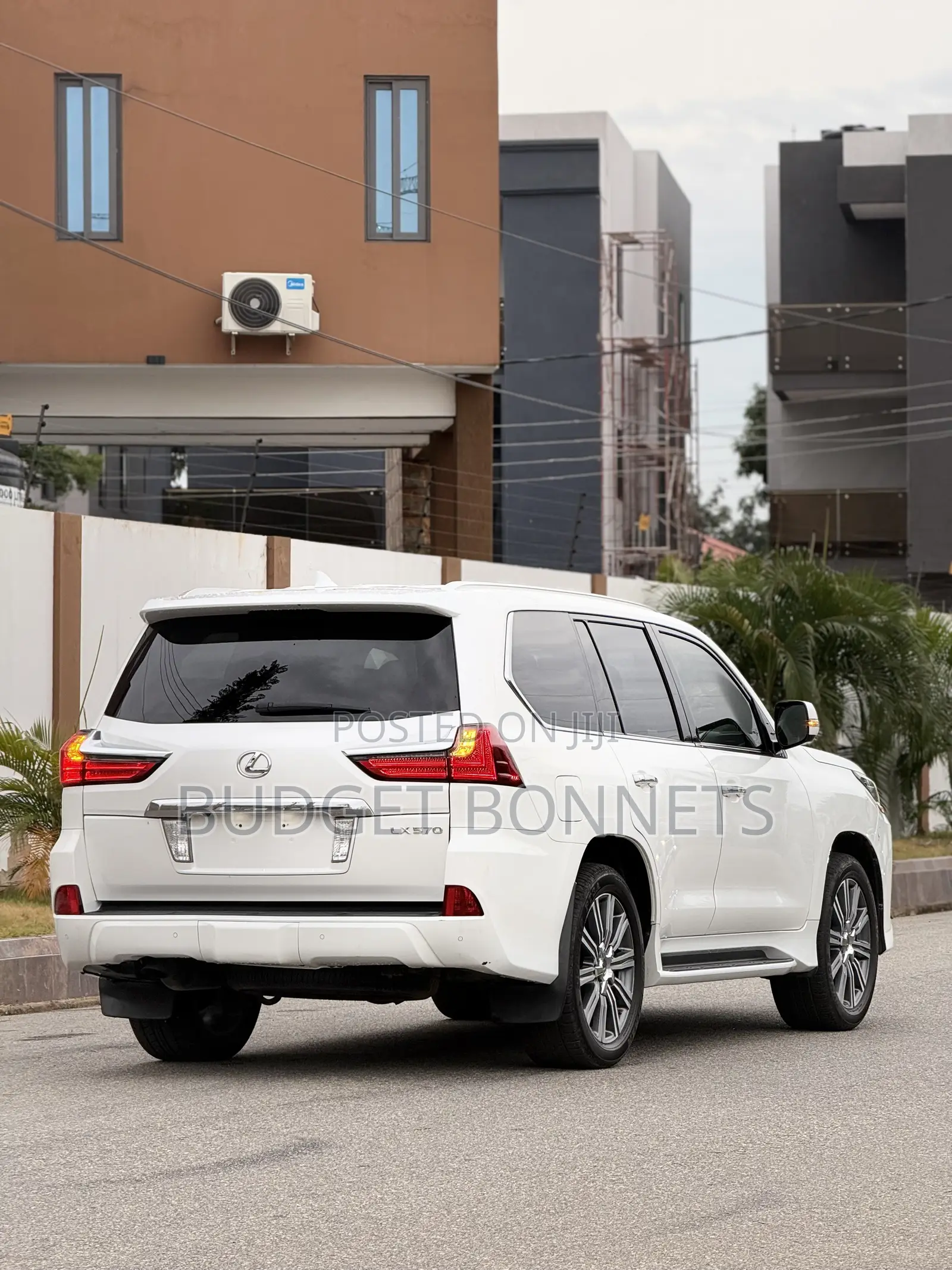 Lexus LX 570 AWD 2017 White