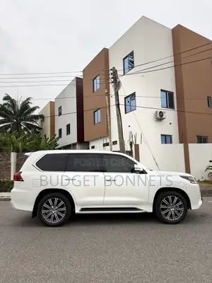 Lexus LX 570 AWD 2017 White