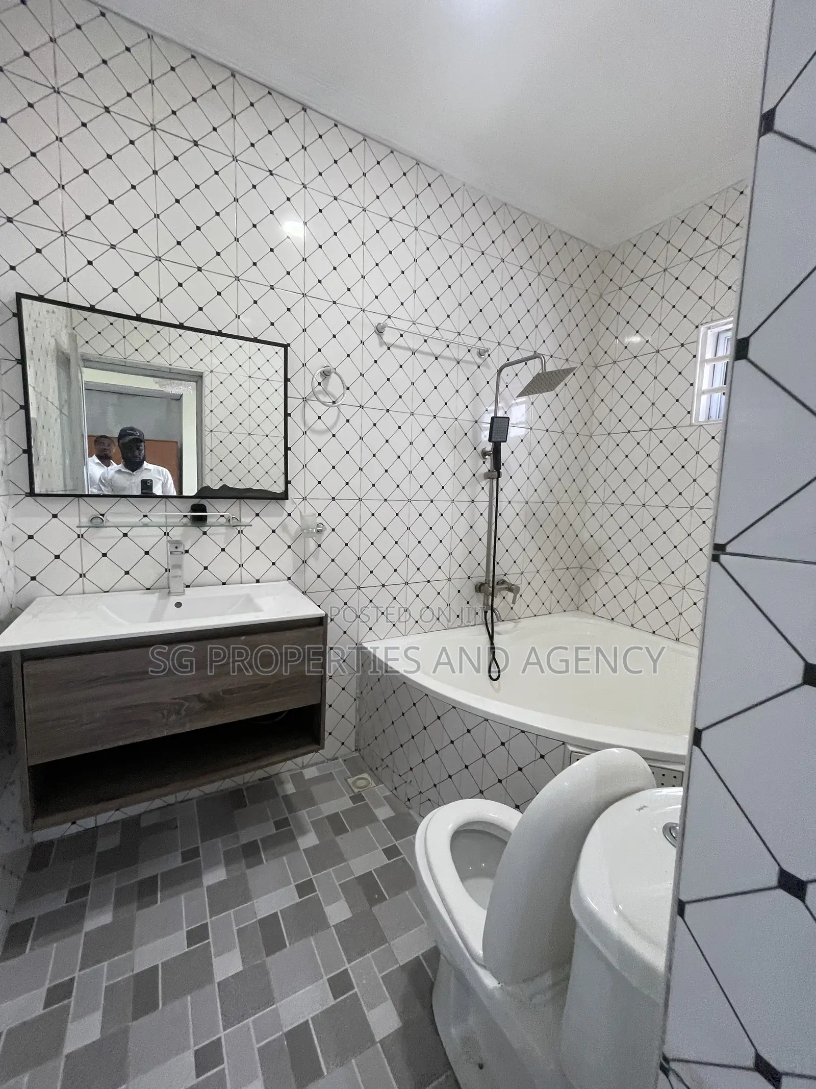 3bdrm House in Kfc, Baatsona Total for rent