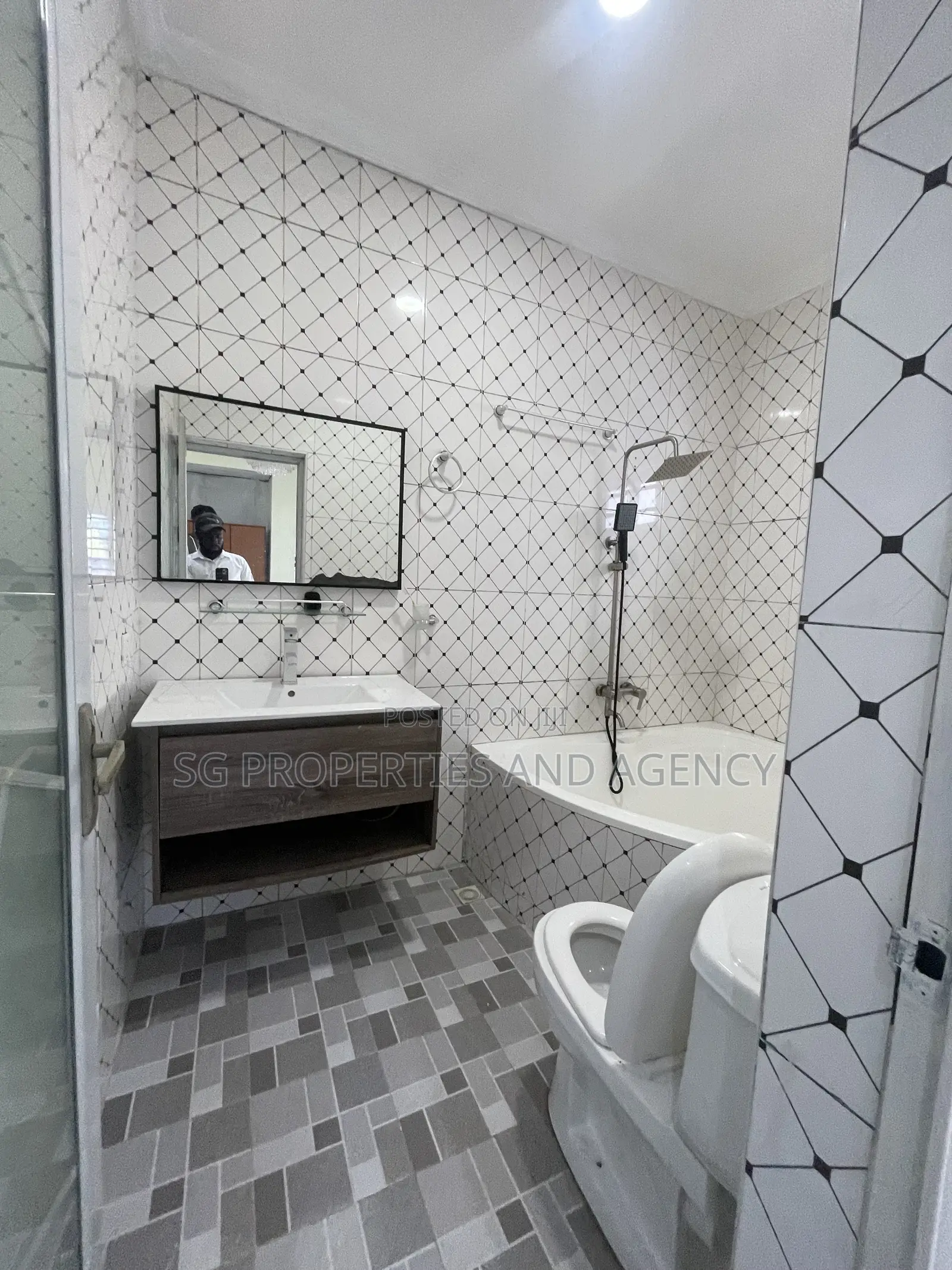 3bdrm House in Kfc, Baatsona Total for rent