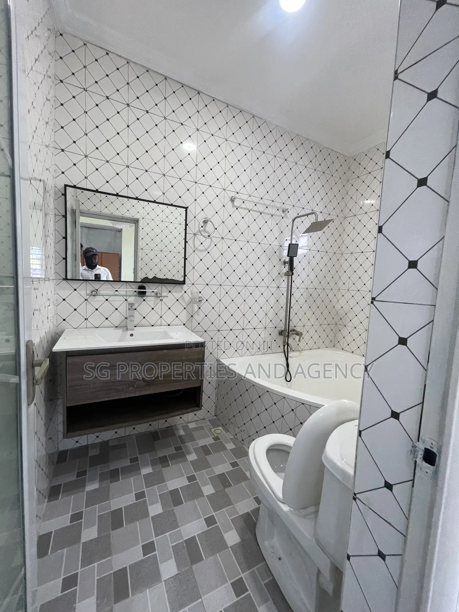 3bdrm House in Kfc, Baatsona Total for rent