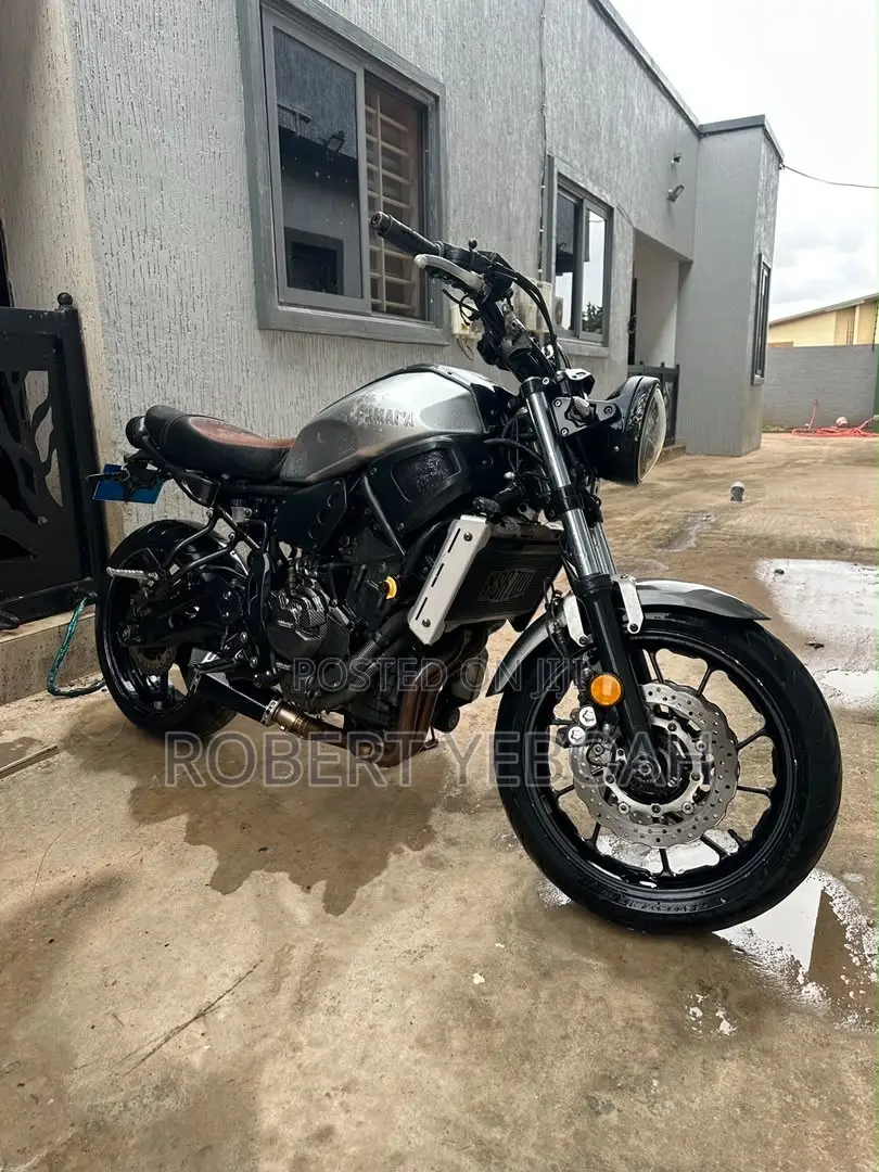 Yamaha XSR700 2018 Silver