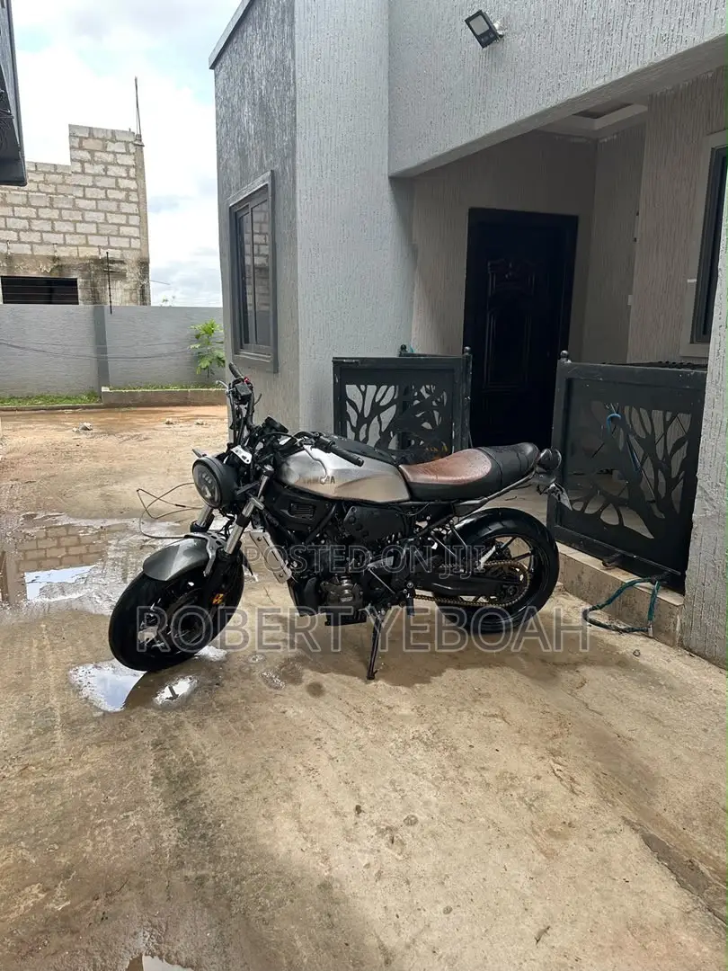 Yamaha XSR700 2018 Silver