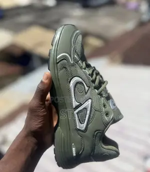 Christian Dior B30