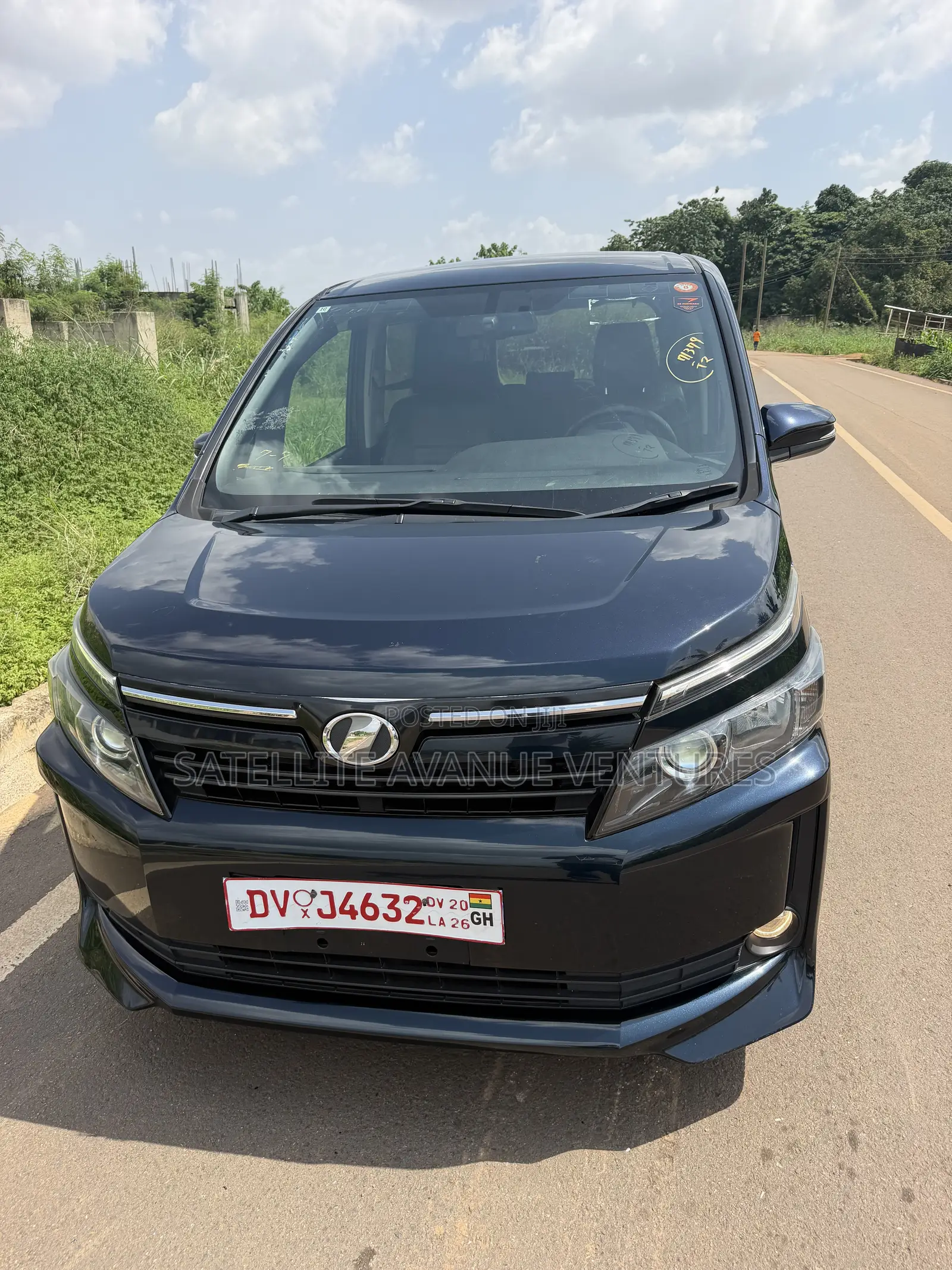 Toyota Voxy V 2WD 8-Seater 2014 Blue