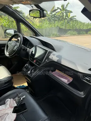 Toyota Voxy V 2WD 8-Seater 2014 Blue