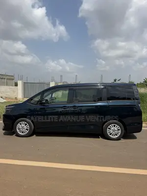 Toyota Voxy V 2WD 8-Seater 2014 Blue