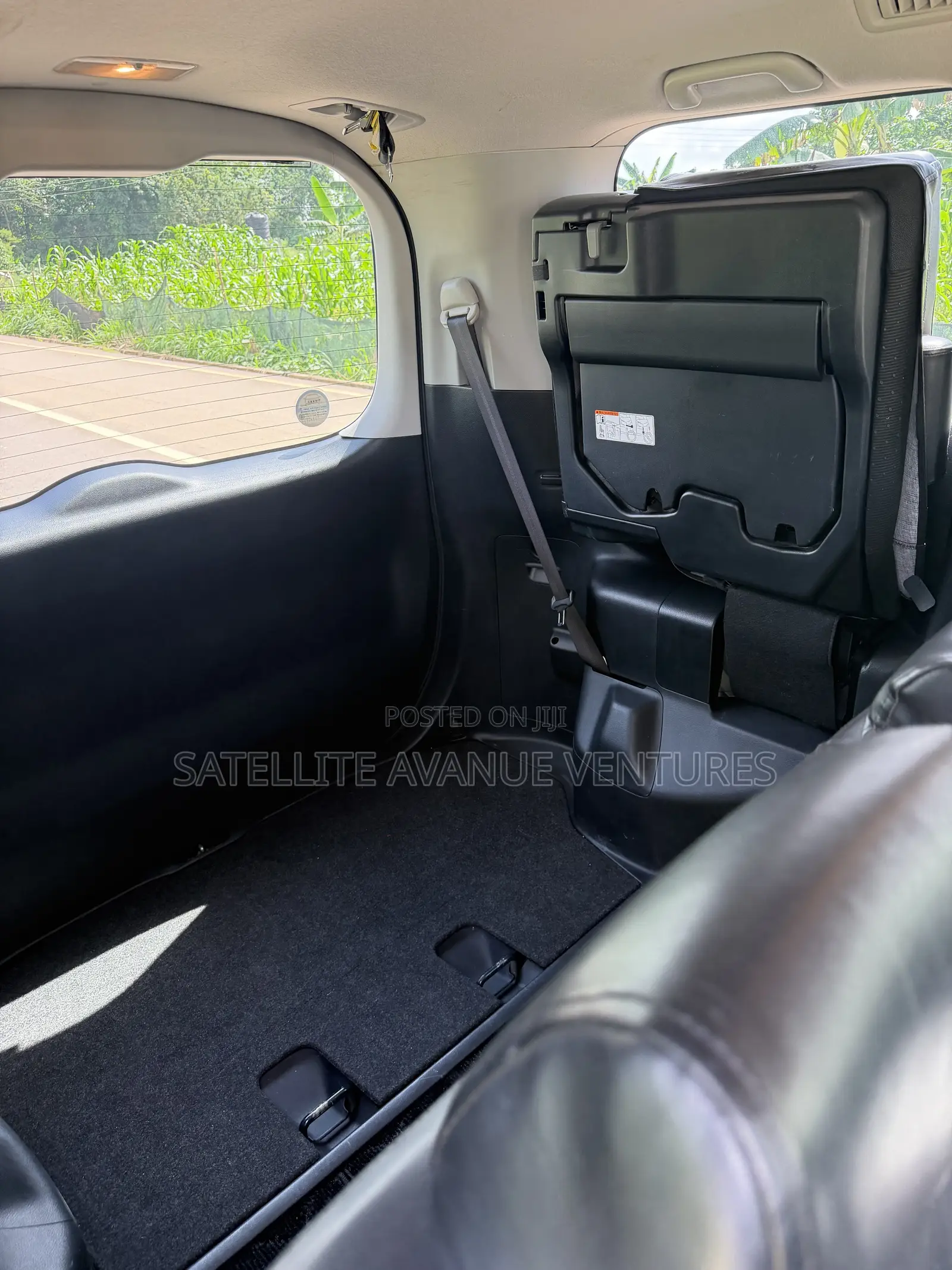 Toyota Voxy V 2WD 8-Seater 2014 Blue