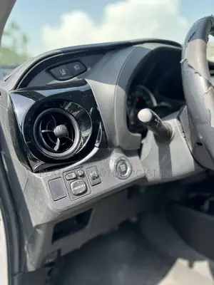 Toyota Vitz 2015