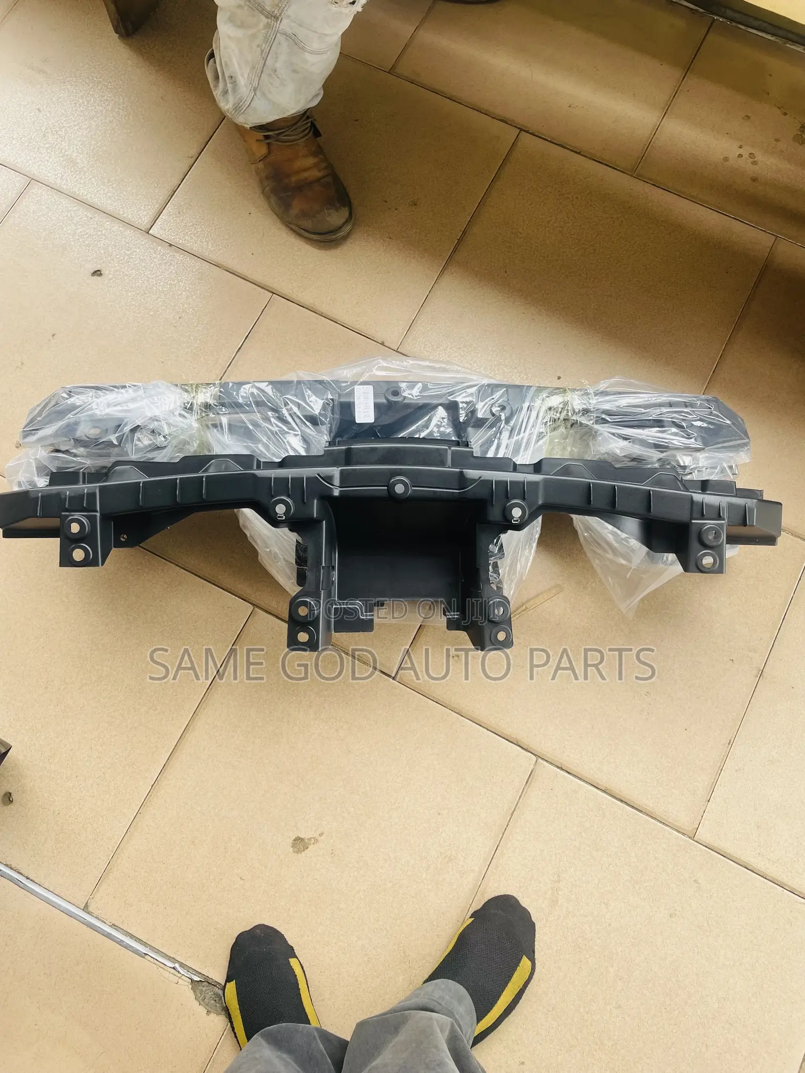 Honda CR-V 2020 2021 Front Grille Upper Bracket