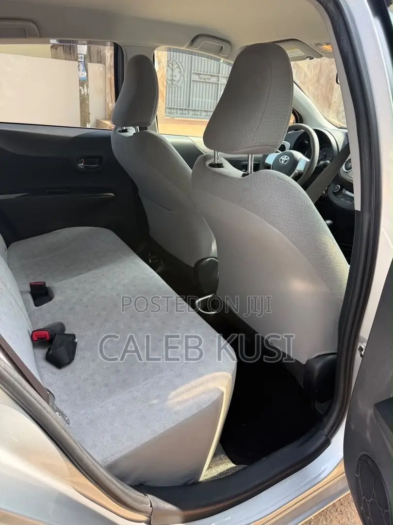Toyota Vitz 2013 Silver