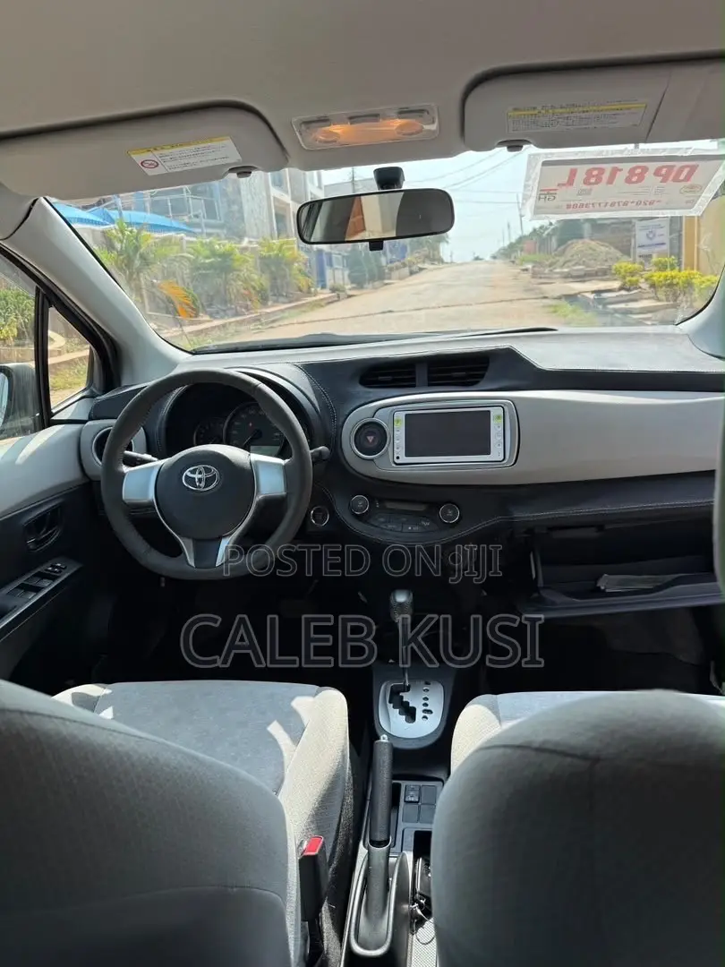 Toyota Vitz 2013 Silver
