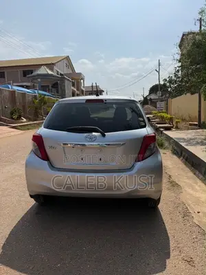 Toyota Vitz 2013 Silver