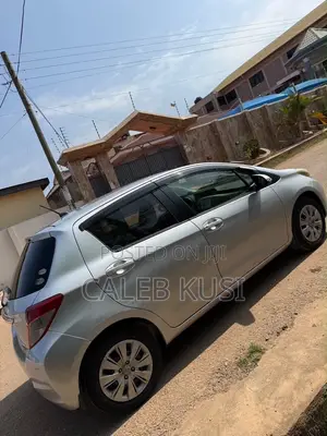 Toyota Vitz 2013 Silver