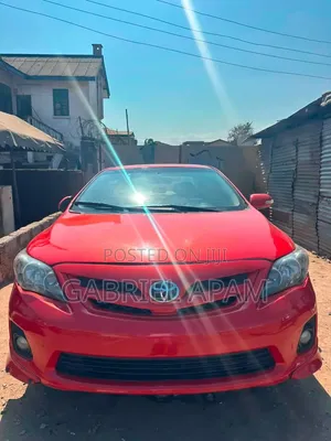 Toyota Corolla 2013 Red