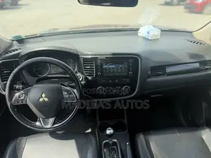 Mitsubishi Outlander 2016 Gray
