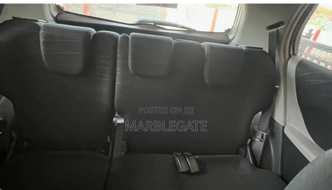Toyota Yaris Base Hatchback 5dr 2010 Silver