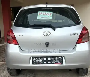Toyota Yaris Base Hatchback 5dr 2010 Silver