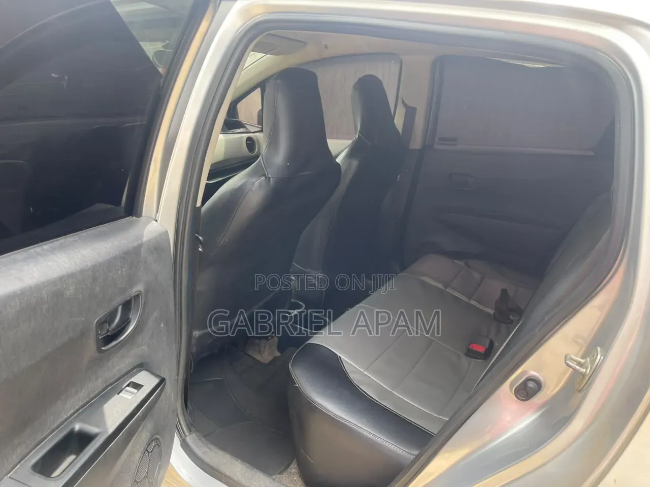 Toyota Vitz 2012 Silver
