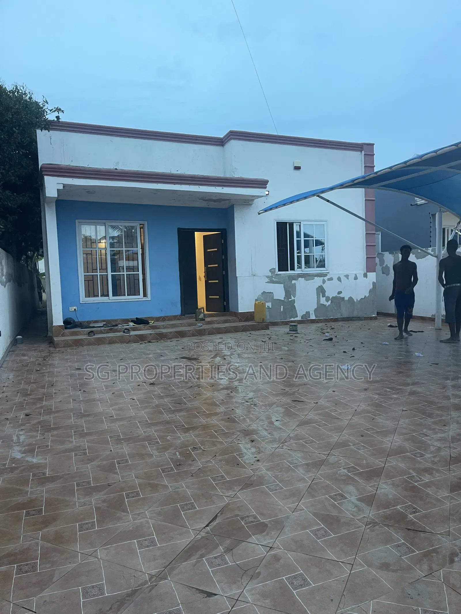 3bdrm House in Batsonaa, Baatsona Total for rent