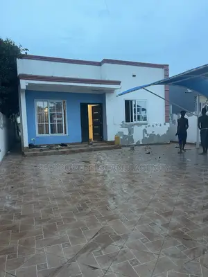 3bdrm House in Batsonaa, Baatsona Total for rent