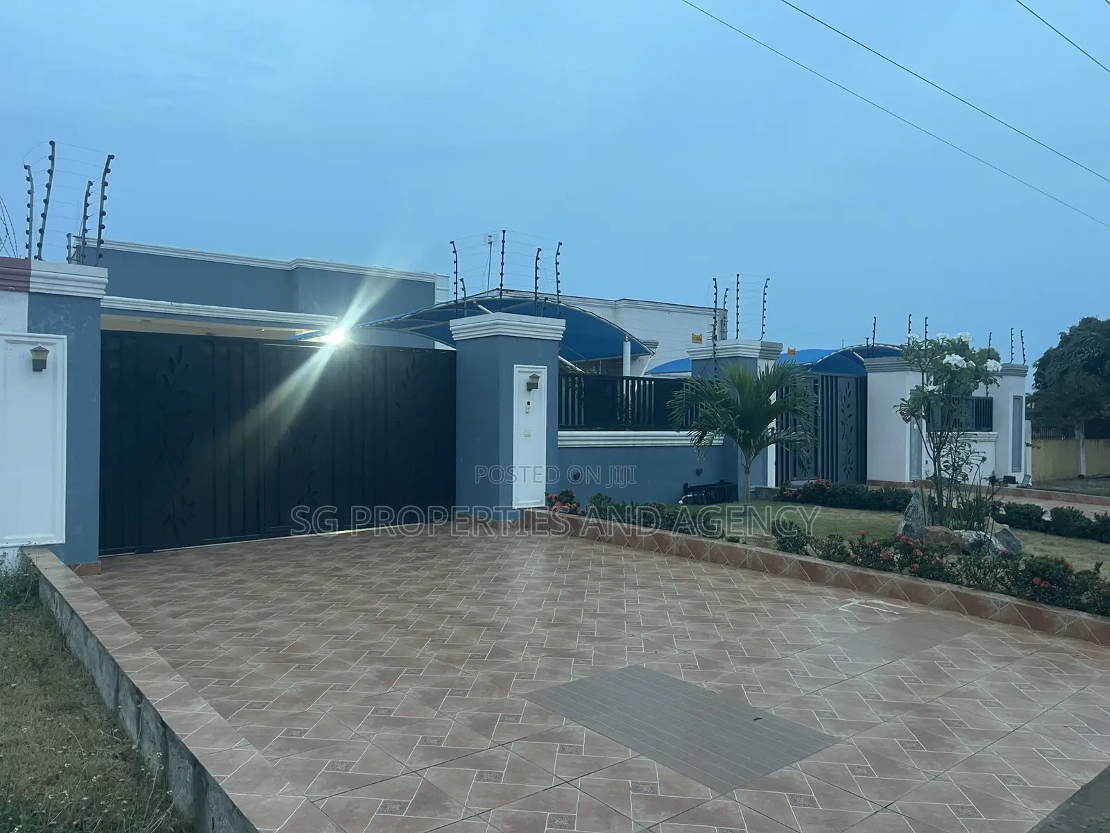 3bdrm House in Batsonaa, Baatsona Total for rent