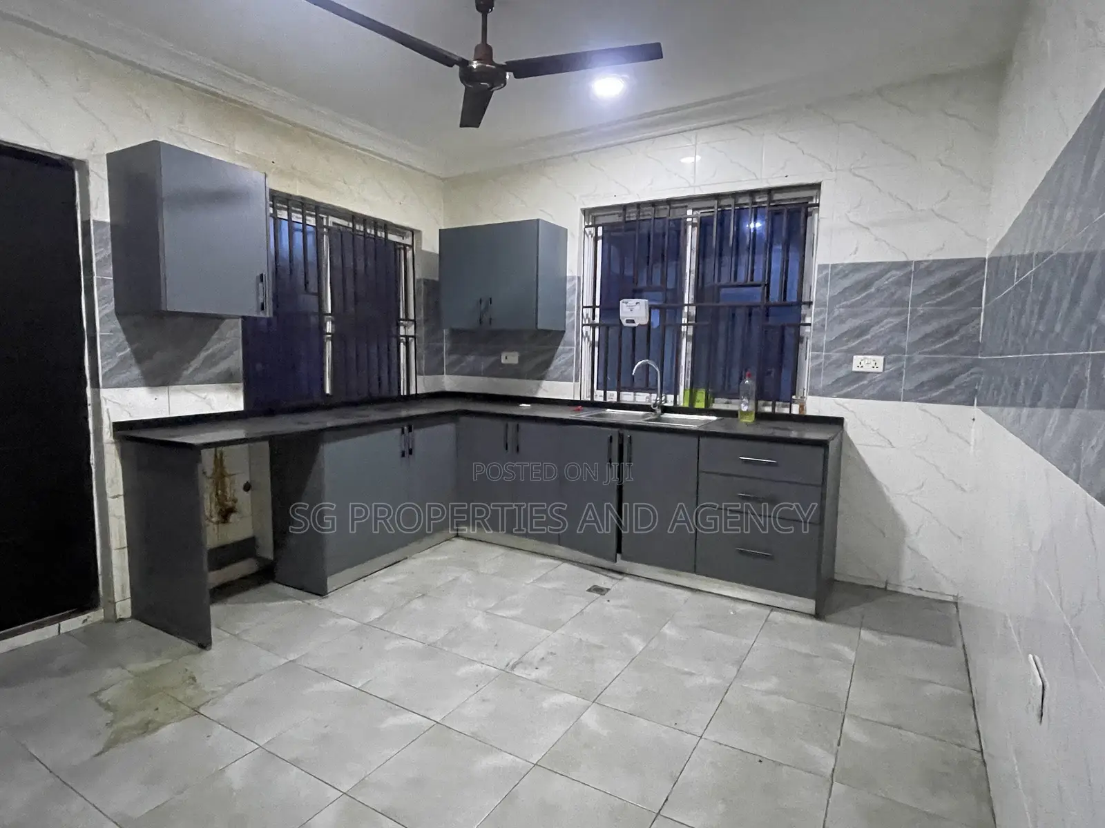 3bdrm House in Batsonaa, Baatsona Total for rent