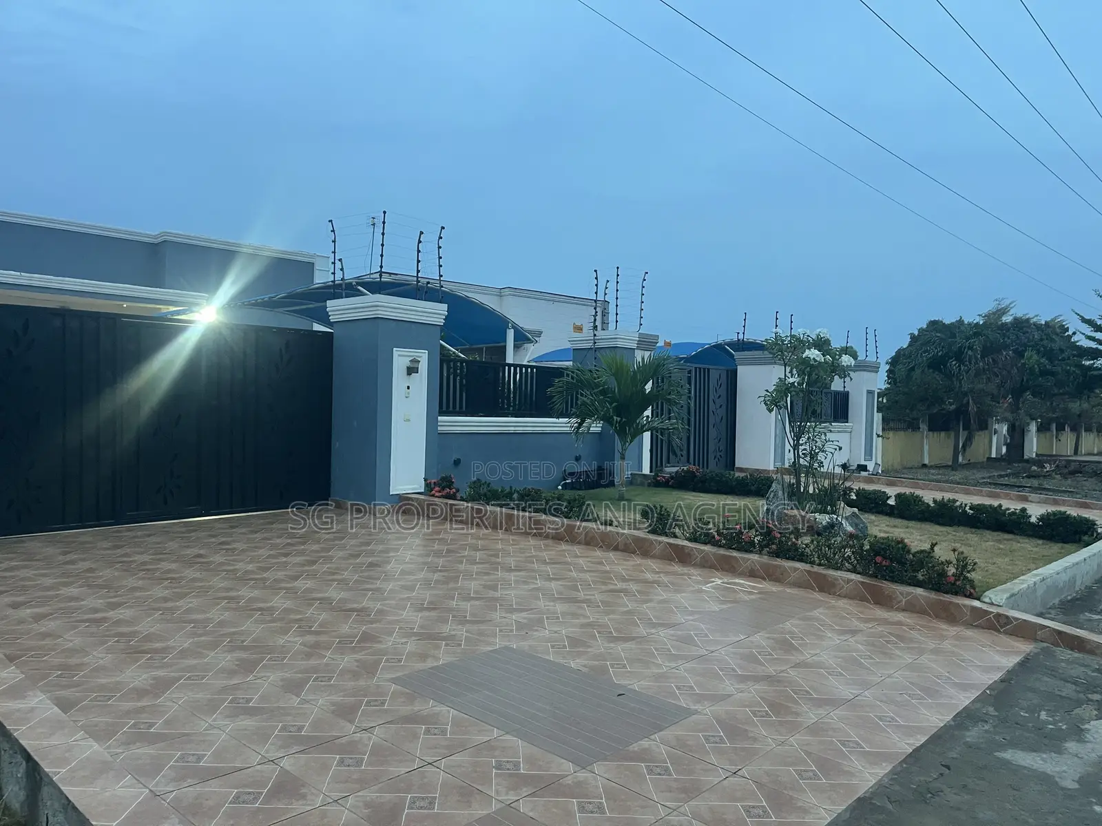 3bdrm House in Batsonaa, Baatsona Total for rent