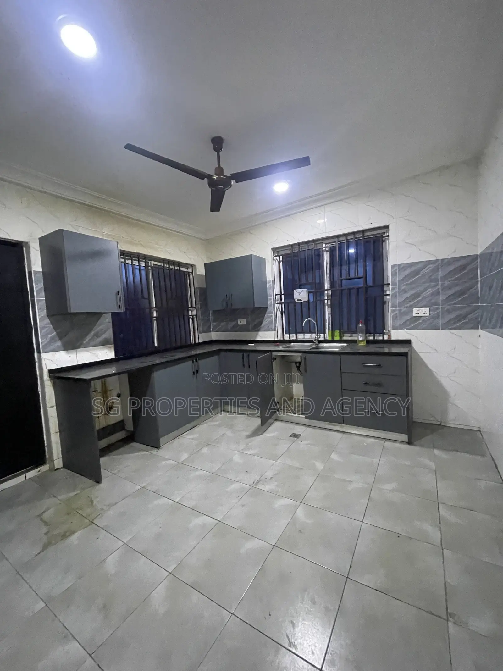 3bdrm House in Batsonaa, Baatsona Total for rent