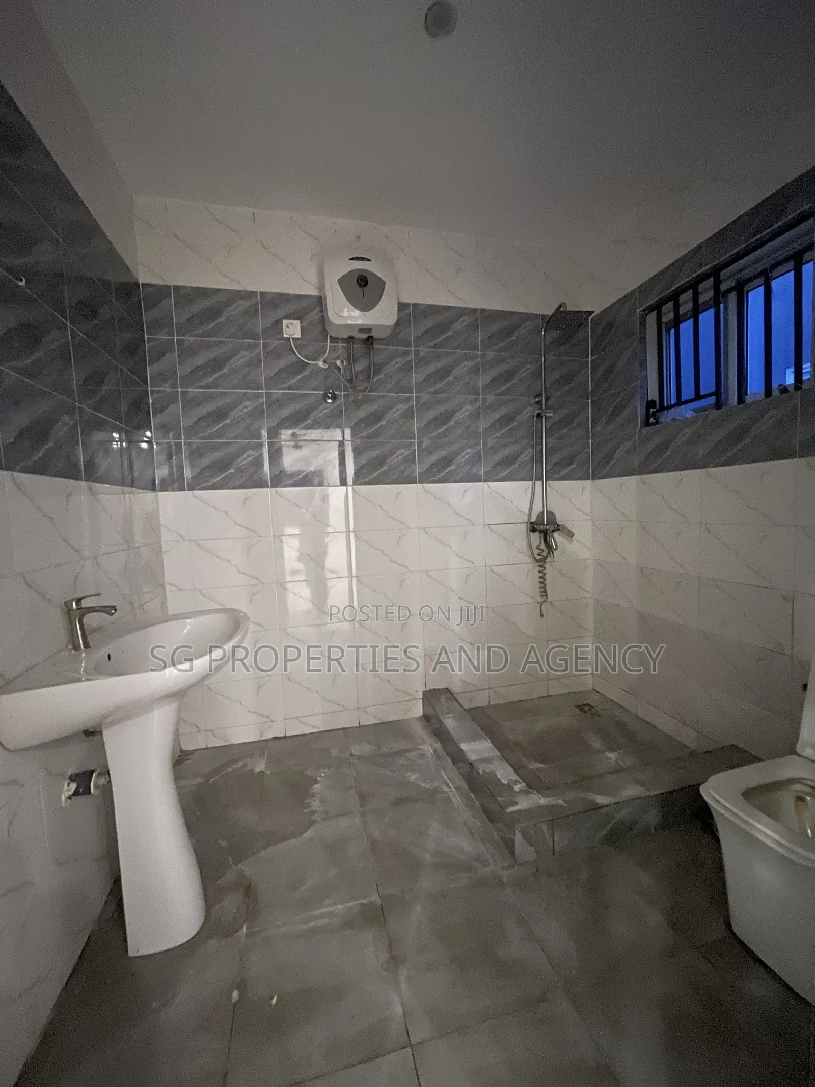 3bdrm House in Batsonaa, Baatsona Total for rent