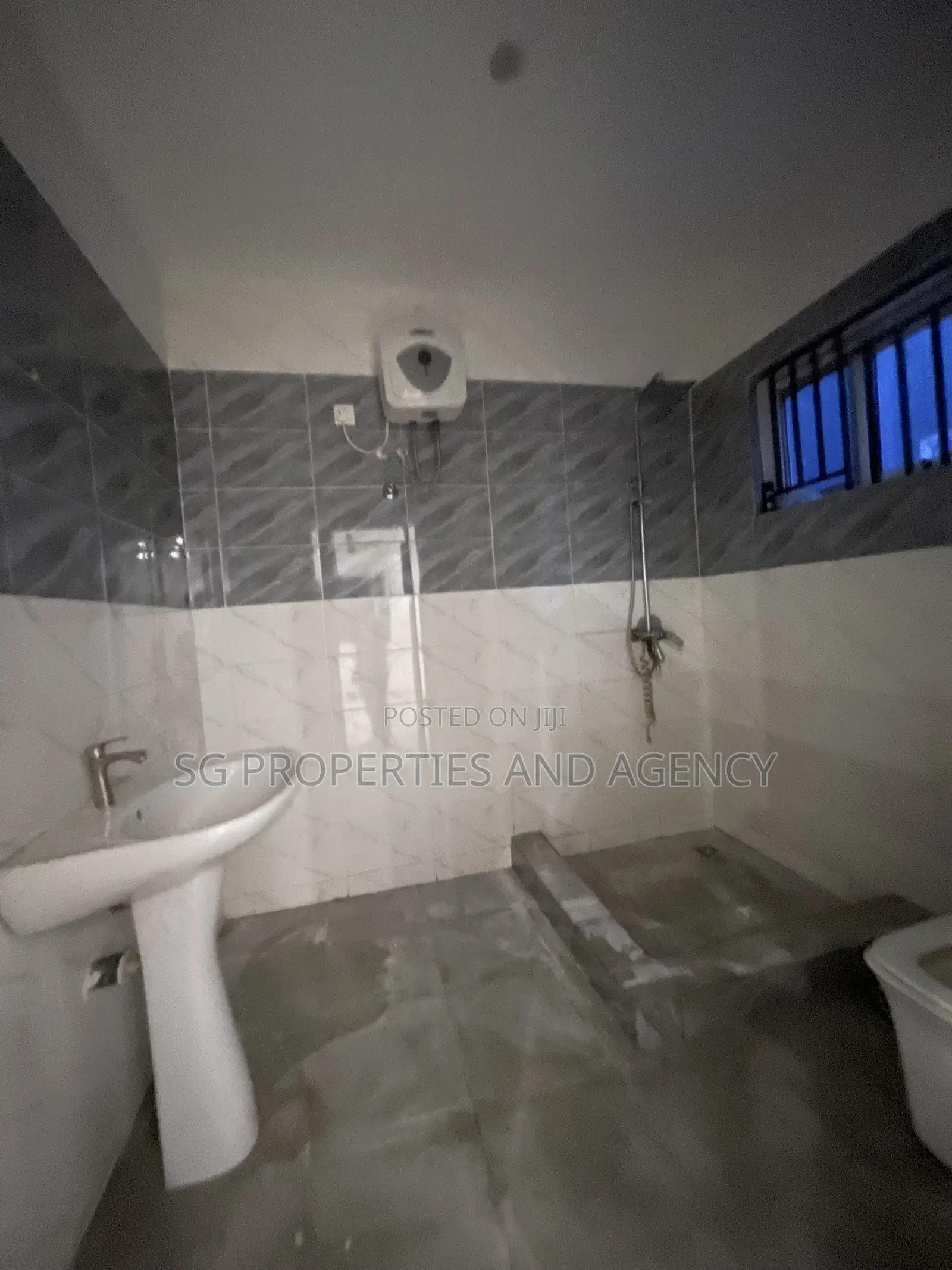 3bdrm House in Batsonaa, Baatsona Total for rent