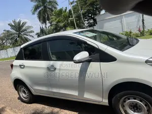 Toyota Vitz 1.3 AWD 5dr 2015 White