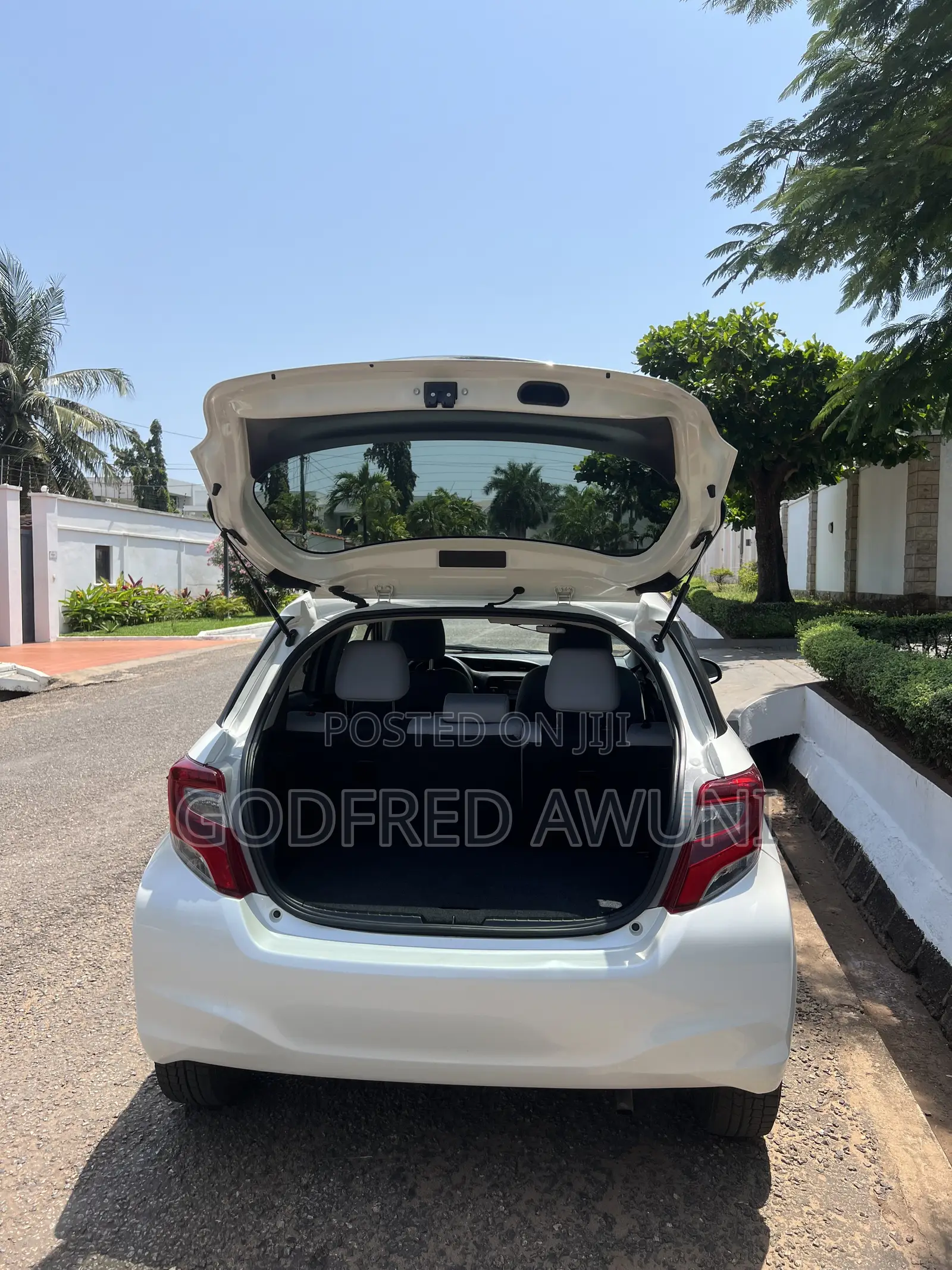 Toyota Vitz 1.3 AWD 5dr 2015 White