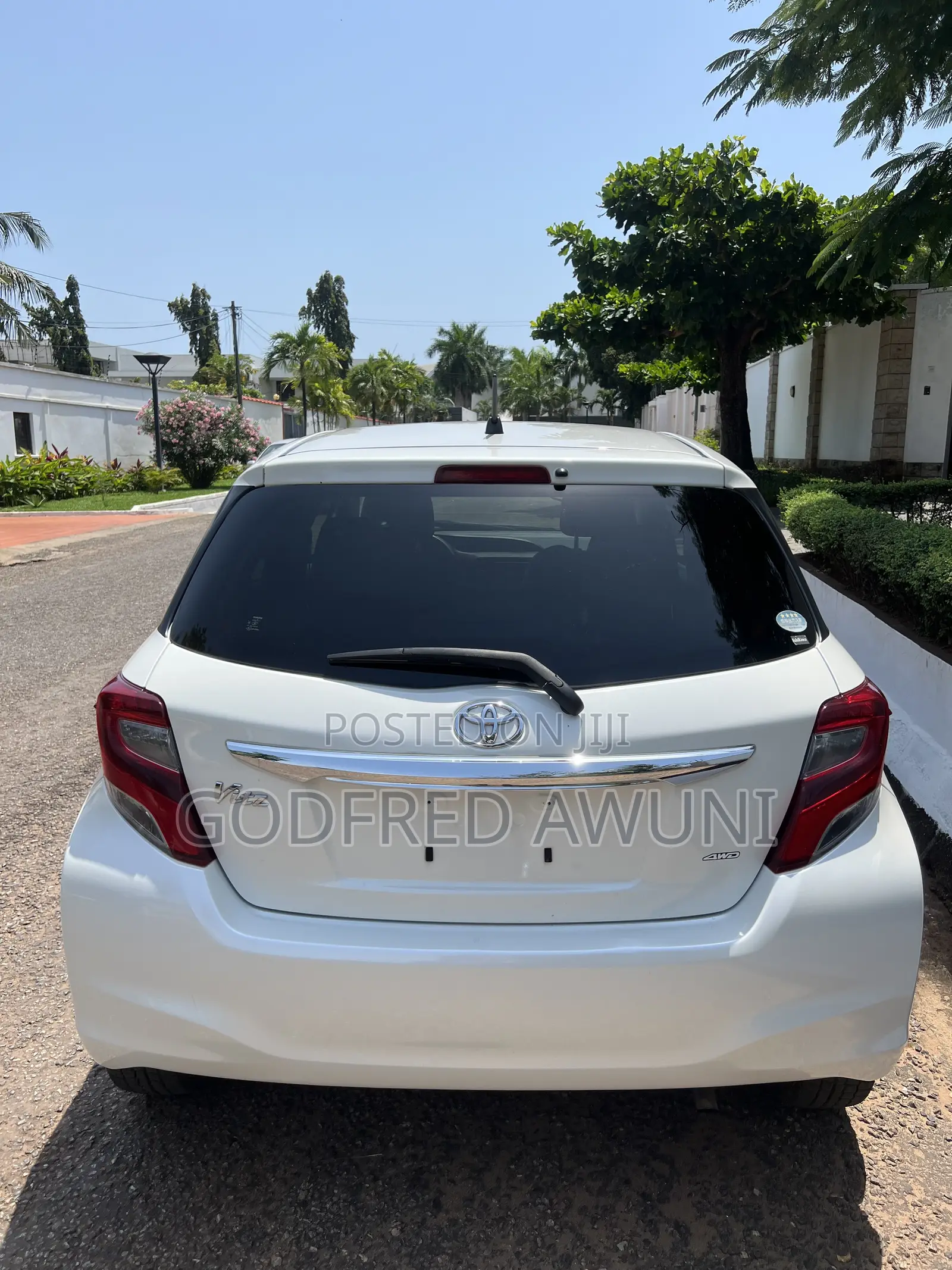 Toyota Vitz 1.3 AWD 5dr 2015 White